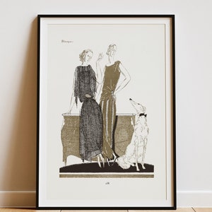 Puede incluir: Una ilustración en blanco y negro enmarcada de dos mujeres con vestidos de pie junto a un perro. Las mujeres llevan vestidos largos, uno es negro y el otro es marrón. El perro es blanco y lleva un collar negro. La ilustración está sobre un fondo blanco.