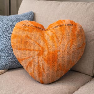 Almohada con forma de corazón, almohada de recuerdo, hecha a mano con la camisa de un ser querido, almohada de condolencia, regalo conmemorativo, regalo de condolencia hecho a mano imagen 11