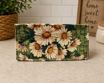 Handmade Daisy Checkbook Cover – Fabric Checkbook Holder – Quilted Wallet Style Cover – Country Farmhouse Checkbook Case