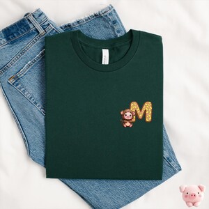 Camiseta de macaco com letra M, camiseta de macaco, camiseta de macaco, camiseta de animal, camiseta de amante de macaco, camiseta de porco, presente de amante de animais, presente de animal de macaco de porco