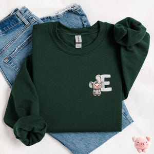 Moletom com letra E de elefante, presente de elefante, suéter de elefante, presente para amantes de elefantes, gola redonda para amantes de animais, presente de zoólogo, presente de biólogo