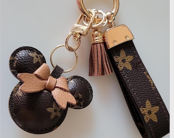 Minnie Mouse vegan leather keychain, personalized with initial