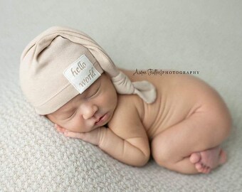 Newborn knot beanie in beige jersey knit