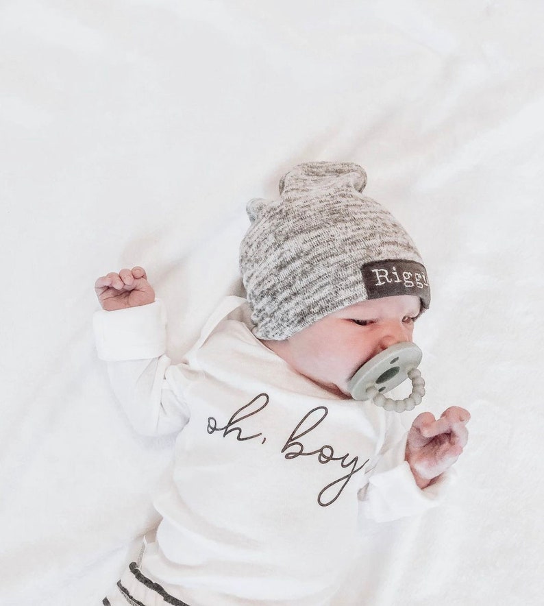 Newborn slouch beanie in blended light gray/white sweater knit Navy blue patch