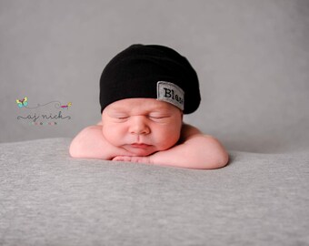 Newborn slouch beanie in black sweater knit