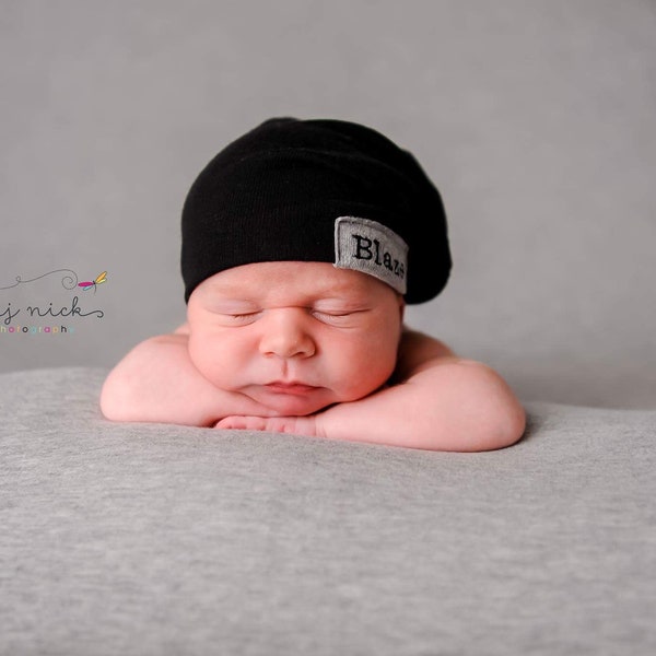 Newborn slouch beanie in black sweater knit