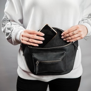 Schwarze Leder Bauchtasche, Leder Gürteltasche, Hüfttasche, Leder Gürteltasche, Reise Crossbody Tasche, Gürteltasche, Geschenk für Sie und Ihn, Leder Sling Bag