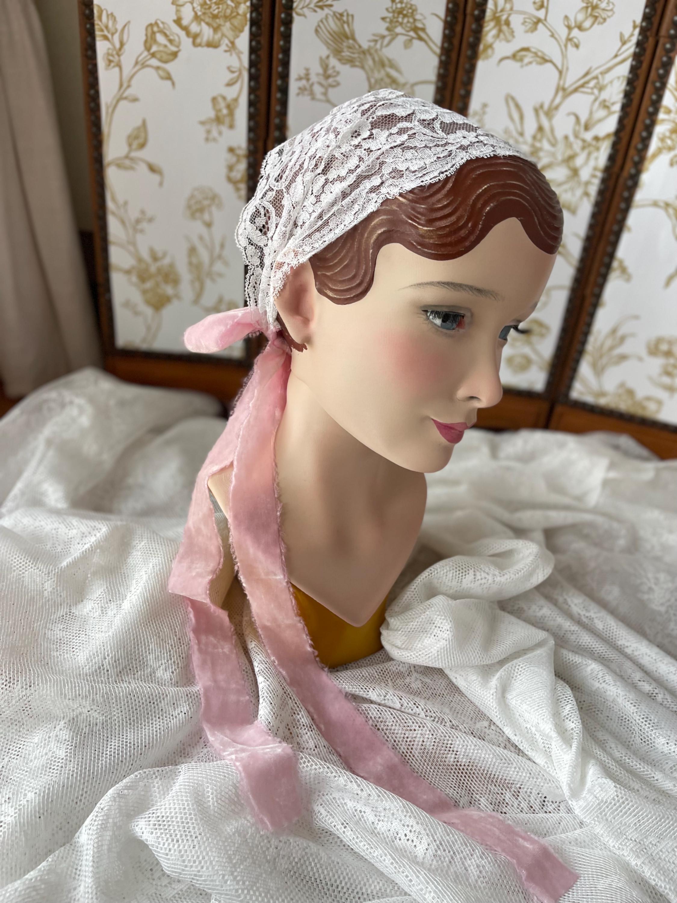 ヘアアクセサリー [odlyworkshop] Lace Headband Handmade White Lace Headband With Red Velvet Bow – Chic