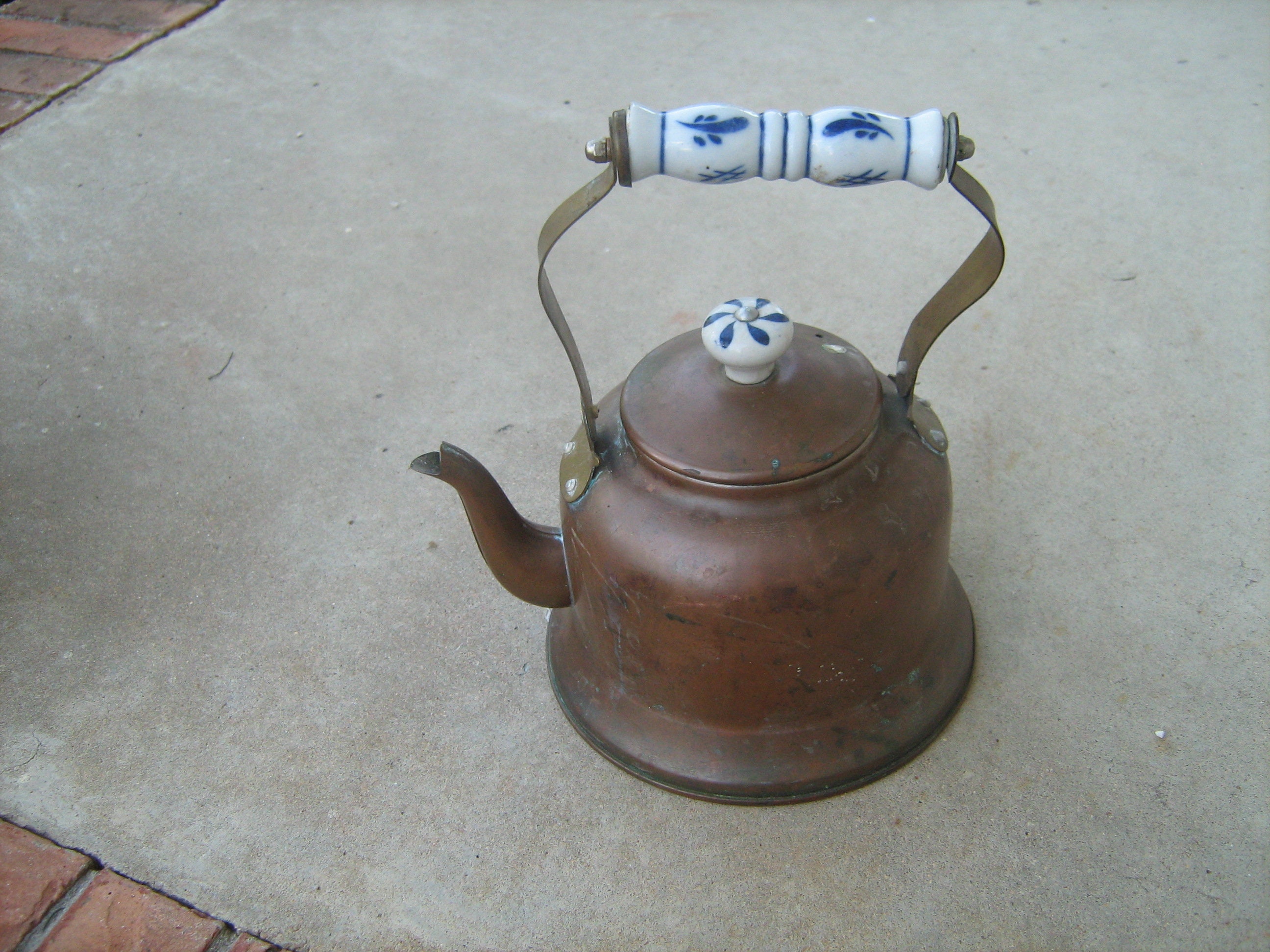 Encommium Zegenen leeg Copper tea kettle with blue and white ceramic handle and | Etsy