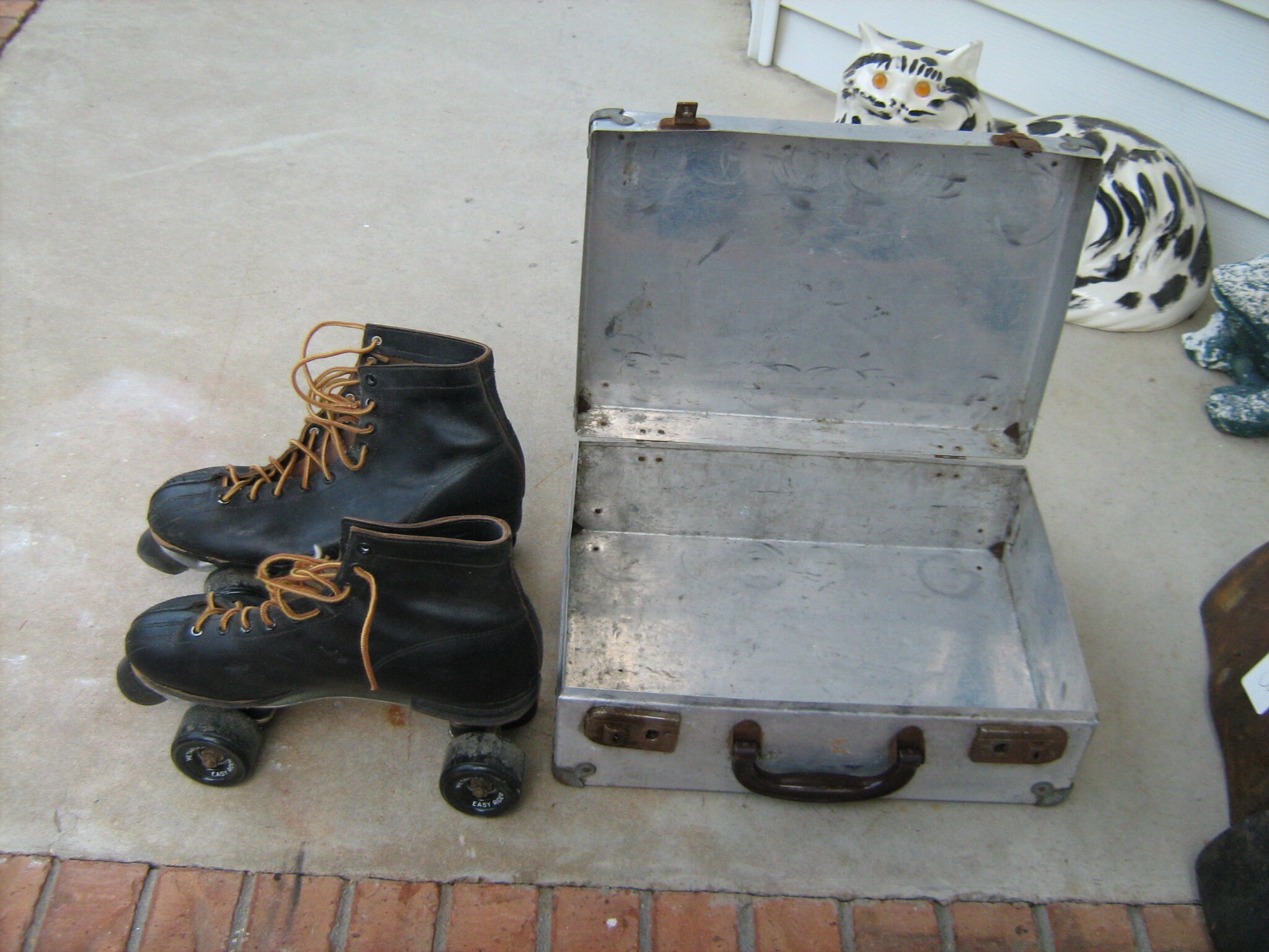 Patin à Roulettes Vert, Patins Quad Vintage. Filles Portant Un Style De Retro Annees 70 Aux Annees 80 Sport 609111 611