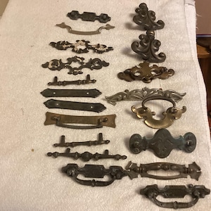 Estate find lot of 20 pieces of assorted antique used furniture hardware, lot  2