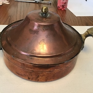 Vintage lidded copper pan with clam shell side handles