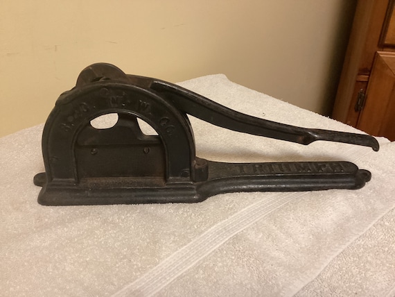 antique tobacco cutter Antique 1800s S. C. W. W. Co. Triumph Cast Iron Tobacco Cutter