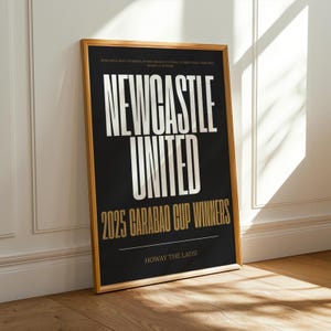 ニューカッスル・ユナイテッド カラバオカップ優勝ポスター 2025 フットボール ウォールアートプリント Howay The Lads NUFCファンへのギフト セント・ジェームズ・パークの装飾