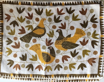 RARE 4 Vintage Linen Placemats Retro MCM Bird Pattern Pristine Condition Fabric Table Linens Perfect for Fall Thanksgiving