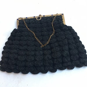 Vintage 1930s-40s Era Negro PALOMITAS DE GANCHILLO MONEDERO Marco decorativo Piedras de Rin azules Cierre de piedra rosa ¡Debe verlo!
