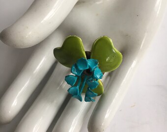 Vintage Enamel Green Clover Flower Ring Blue Stamens Adjustable Copper 1970s Mod Retro Groovy