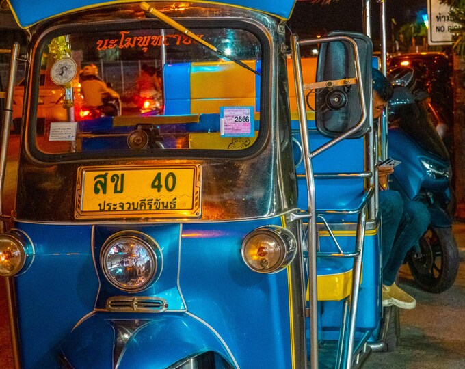 Tuk-Tuks in Bangkok Evening, Vibrant Night Scene Photo Download