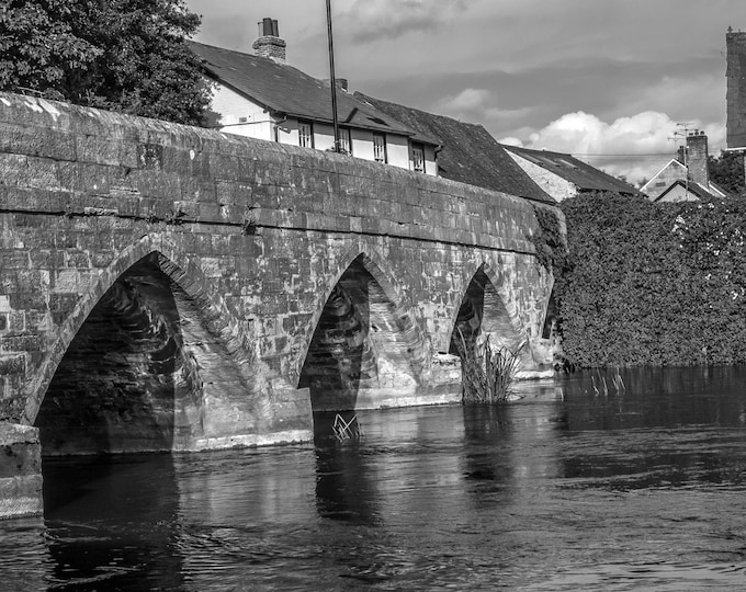 Black & White Photo – Ancient Bridge, Fordingbridge, New Forest – River Avon Download