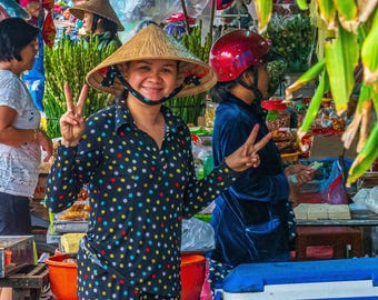 Photo Instant Download, Friendly Local Lady in Vibrant Vietnamese Market - Colourful Street Scene, Travel lover gift, Asian Decor Art
