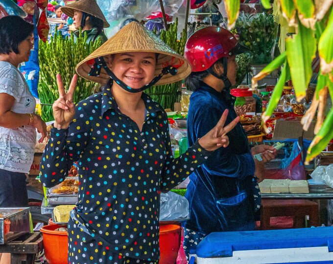 Photo Instant Download, Friendly Local Lady in Vibrant Vietnamese Market - Colourful Street Scene, Travel lover gift, Asian Decor Art