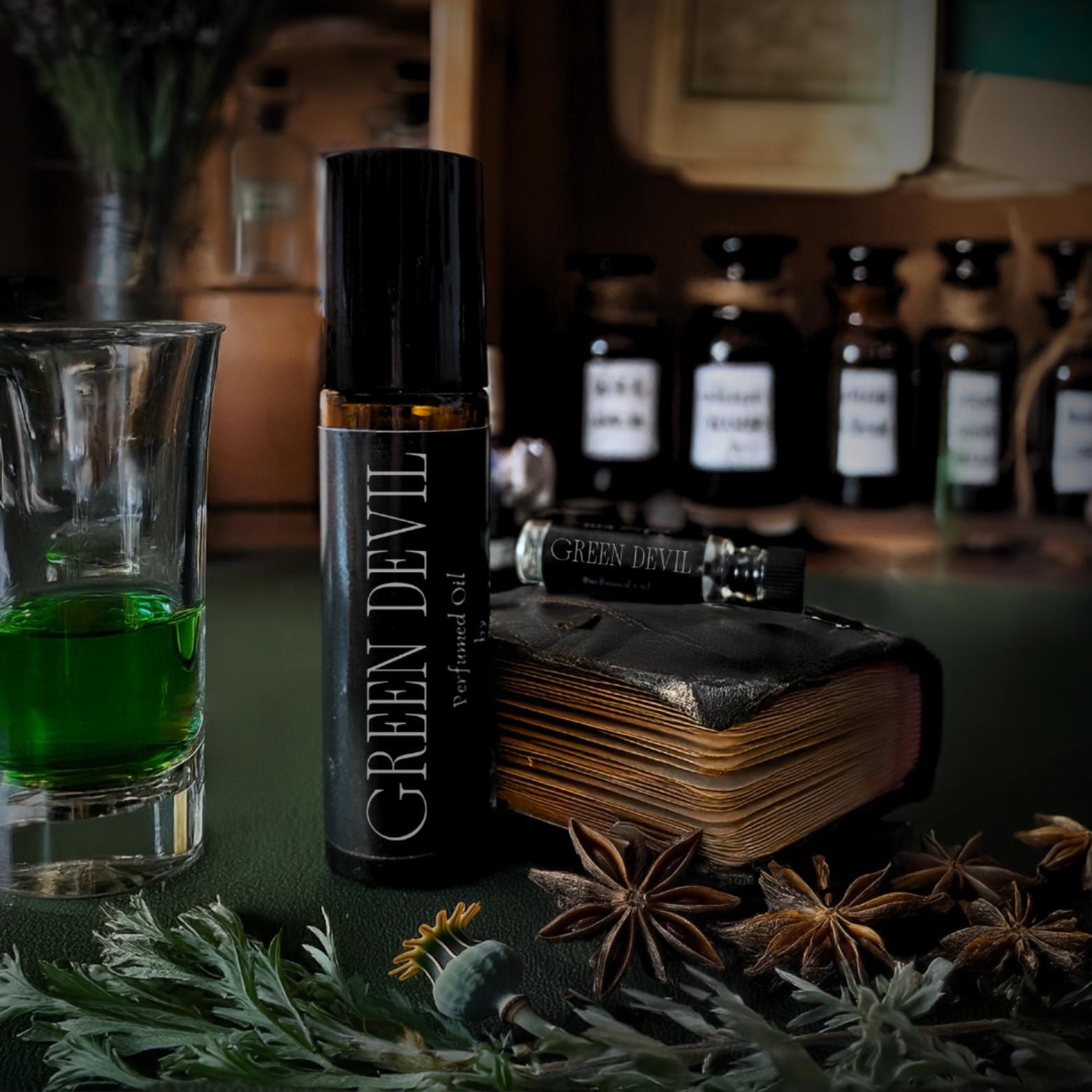 Green Devil Perfumed Oil by Cabinet XIII – Absinthe, Suede