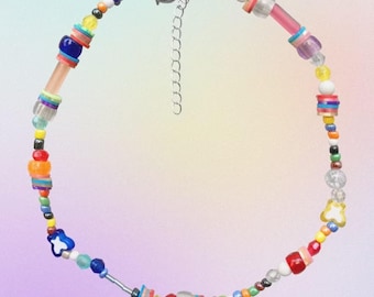 Y2K-kralenketting: kleurrijke regenboogkandi, vlinderbedel