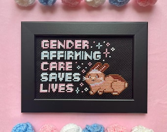 La atención médica de afirmación de género salva vidas. Patrón de punto de cruz transgénero - Arte trans DIY - Derechos trans - Arte LGBTQ - Patrón de bordado trans