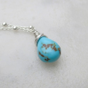Echte Türkis Briolette Halskette mit Sterling Silber Kette, blauer Edelstein Anhänger, zierliche Halskette, Dezember Geburtsstein