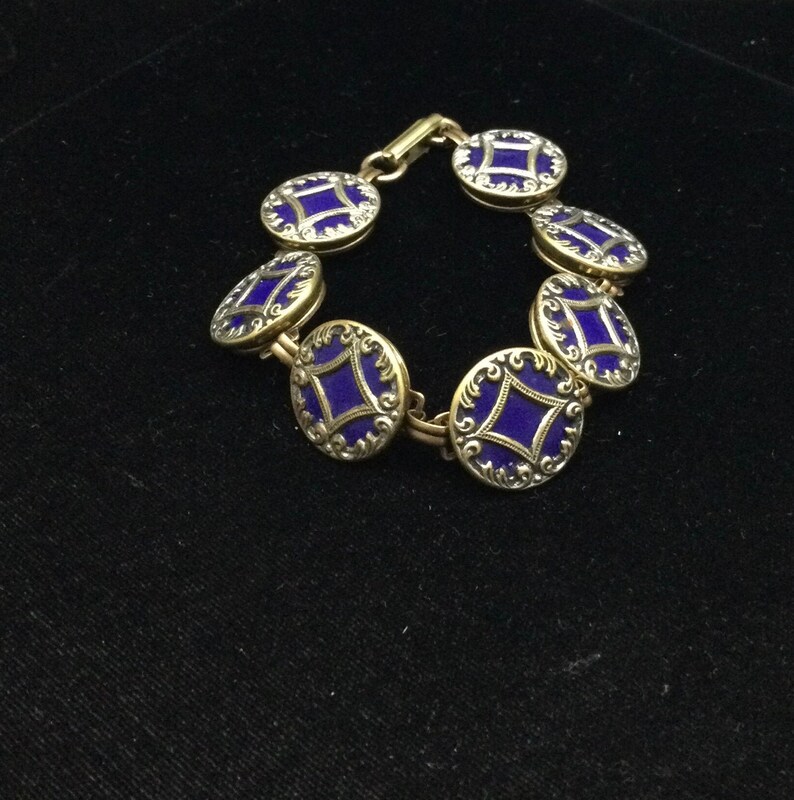 VICTORIAN BUTTON BRACELET