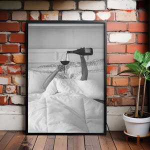 Alkohol Wand Kunst - Bar Warenkorb Dekor - Wand Kunst Druck - Frau trinkt Wein Elegant Urban - Teenager Mädchen Draußen Kunst - Druckbares feministisches Poster