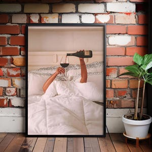 Alcohol kunst aan de muur - bar kar decor - Wall Art Print - vrouw drinkt wijn elegante stedelijke - tiener meisje buiten kunst - afdrukbare feministische poster