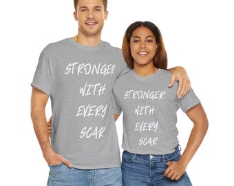 Camiseta unisex "Más fuerte con cada cicatriz": Camiseta motivacional y positiva
