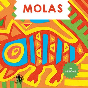 Puede incluir: Un diseño de mola colorido que presenta un animal estilizado con patrones geométricos en tonos de rojo, naranja, amarillo, azul y verde. El diseño se titula "Molas" e incluye el texto "10 Designs".