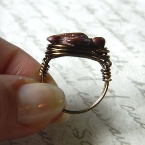 Brown Turtle Handmade Ring. Size 8.25. Brown Turtle Ring. Brown Wire Wrapped Handmade Ring. Gun Metal Wire Ring. Anillo de Tortuga image 3