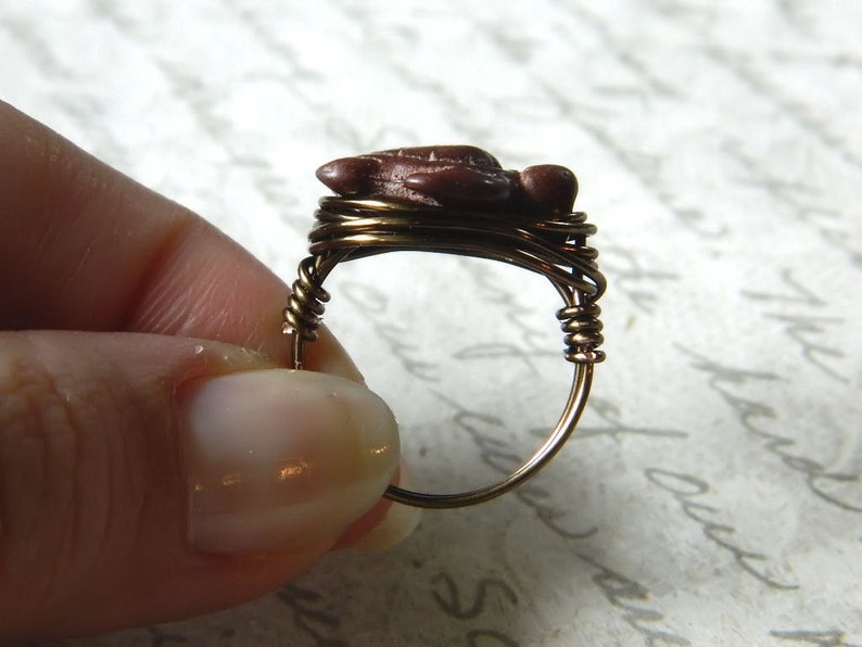 Brown Turtle Handmade Ring. Size 8.25. Brown Turtle Ring. Brown Wire Wrapped Handmade Ring. Gun Metal Wire Ring. Anillo de Tortuga image 3