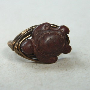 Brown Turtle Handmade Ring. Size 8.25. Brown Turtle Ring. Brown Wire Wrapped Handmade Ring. Gun Metal Wire Ring. Anillo de Tortuga image 2