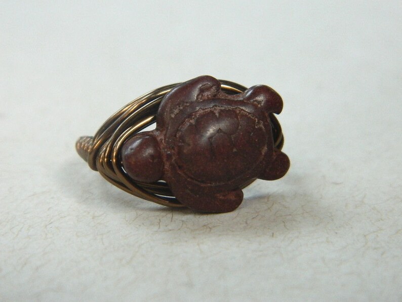 Brown Turtle Handmade Ring. Size 8.25. Brown Turtle Ring. Brown Wire Wrapped Handmade Ring. Gun Metal Wire Ring. Anillo de Tortuga image 2