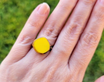 Mustard Coin Ring, Mustard Brown Rustic Ring. Jewelry Rings, Cocktail Rings, Czech Mustard Ring, Yellow Mustard Boho Ring, Anillo Mostaza