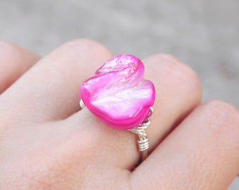 Hot Pink Shell Ring. Rare Shell Ring, Fuchsia Shell Jewelry Rings. Mother of Pearl Hot Pink Ring, OOAK Ring. Anillo Rosa de Perla