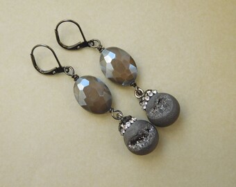 Grey Druzy Dangle Earrings. Crystal Oval and Druzy Gemstone. Antiqued Style Earrings. Gun Metal Earrings. Old look Earrings, Jewelry