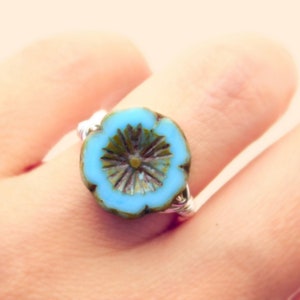 Turquoise Flower Ring. Czech Blue Bead Ring. Sky Blue Ring. Handmade Wire Wrapped Ring. Blue Flower Ring. Anillo Azul Turqueza.