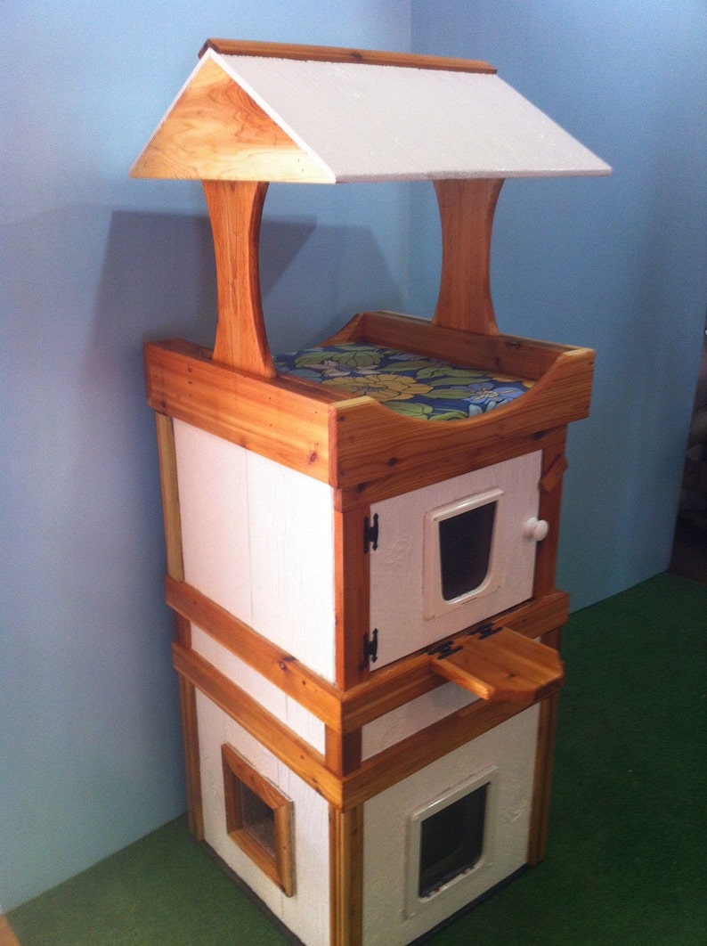 Posh Kitty House 3 Story Heated Outdoor Cat Bed Shelter