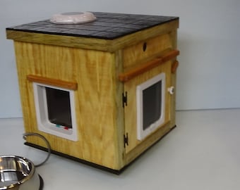 LOADED LUXURY outdoor Cat House, bed, shelter, condo