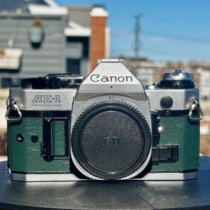 Vintage Refurbished Canon AE-1 Programm (Grünes Leder)