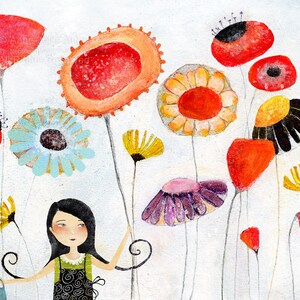 K&ouml;nnte beinhalten: Eine skurrile Illustration eines M&auml;dchens, das einen Garten mit bunten Blumen bew&auml;ssert. Die Blumen sind in verschiedenen Rot-, Orange-, Gelb-, Blau- und Lilat&ouml;nen gemalt. Das M&auml;dchen tr&auml;gt ein gr&uuml;nes Kleid und hat lange schwarze Haare.