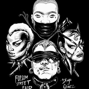 Peut inclure: Illustration en noir et blanc de quatre visages avec des accessoires bondage. Comprend un bâillon, un bandeau et un collier à pointes. Le texte indique "Folsom Street Fair" et "Diego Gomez".