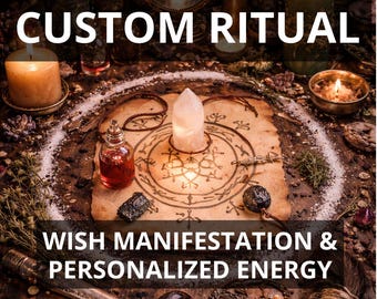 Puede incluir: Una imagen de un arreglo místico con velas, cristales y objetos rituales. El texto dice "EXTREME CUSTOM RITUAL" y "WISH MANIFESTATION & PERSONALIZED ENERGY". El texto adicional incluye "PHOTO PROOF" y "FAST RESULT".