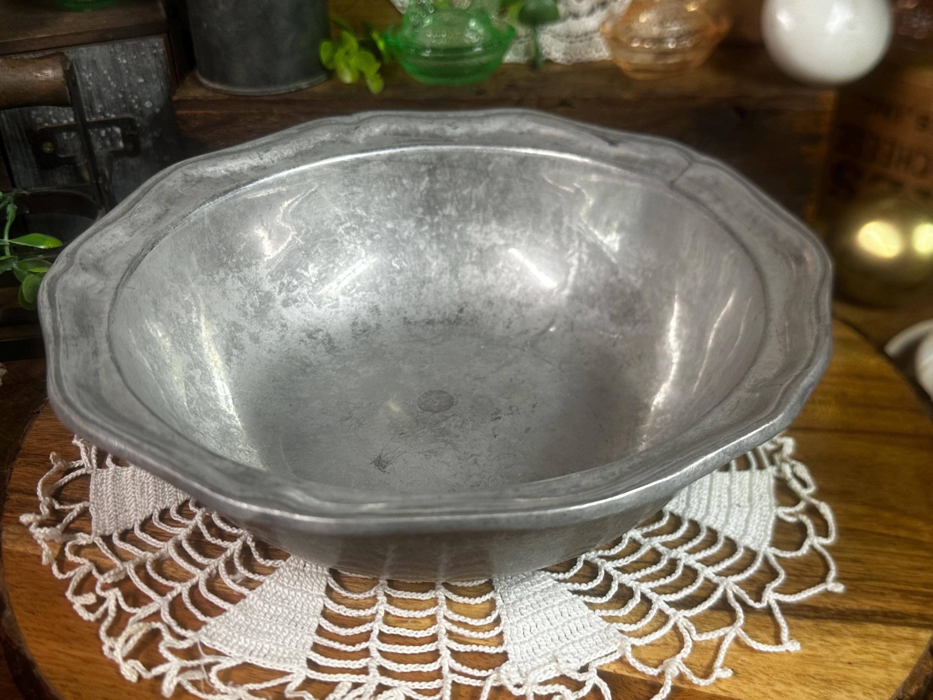 Vintage Wilton Armetale Pewter Queen Anne Serving Bowl ~ Made in the USA