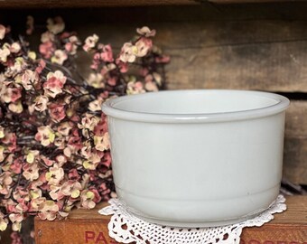 Vintage Milk Glass Mixing Bowl: 6.5" Round Kitchenware